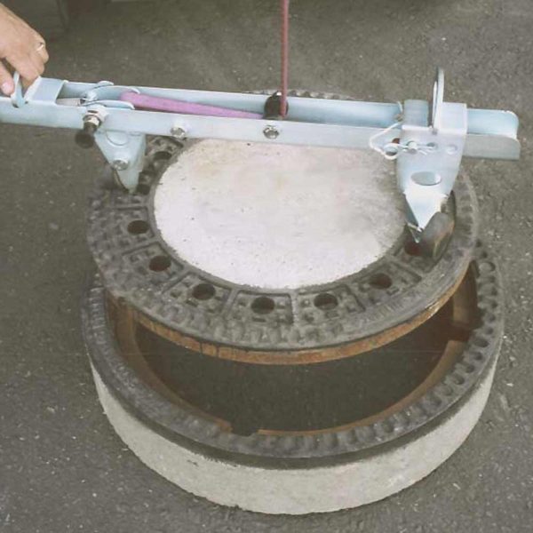 Internal-Manhole-Housing-Grab-2.jpg